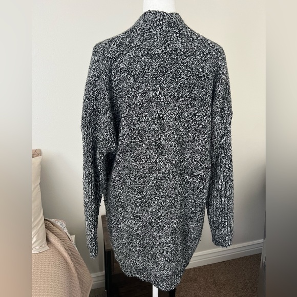 TIMING | Heather Grey Chunky Knit Cozy Cardigan With Pockets - Picture 4 of 8